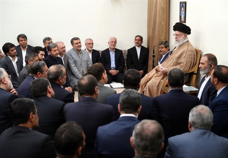 رهبر معظم انقلاب: شرط اول مبارزه با فساد دور بودن مسئولان از عوامل فسادزا است