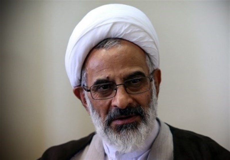 حاجی صادقی: خانواده شهدا با صبر خود راه شهیدان را ادامه می‌دهند