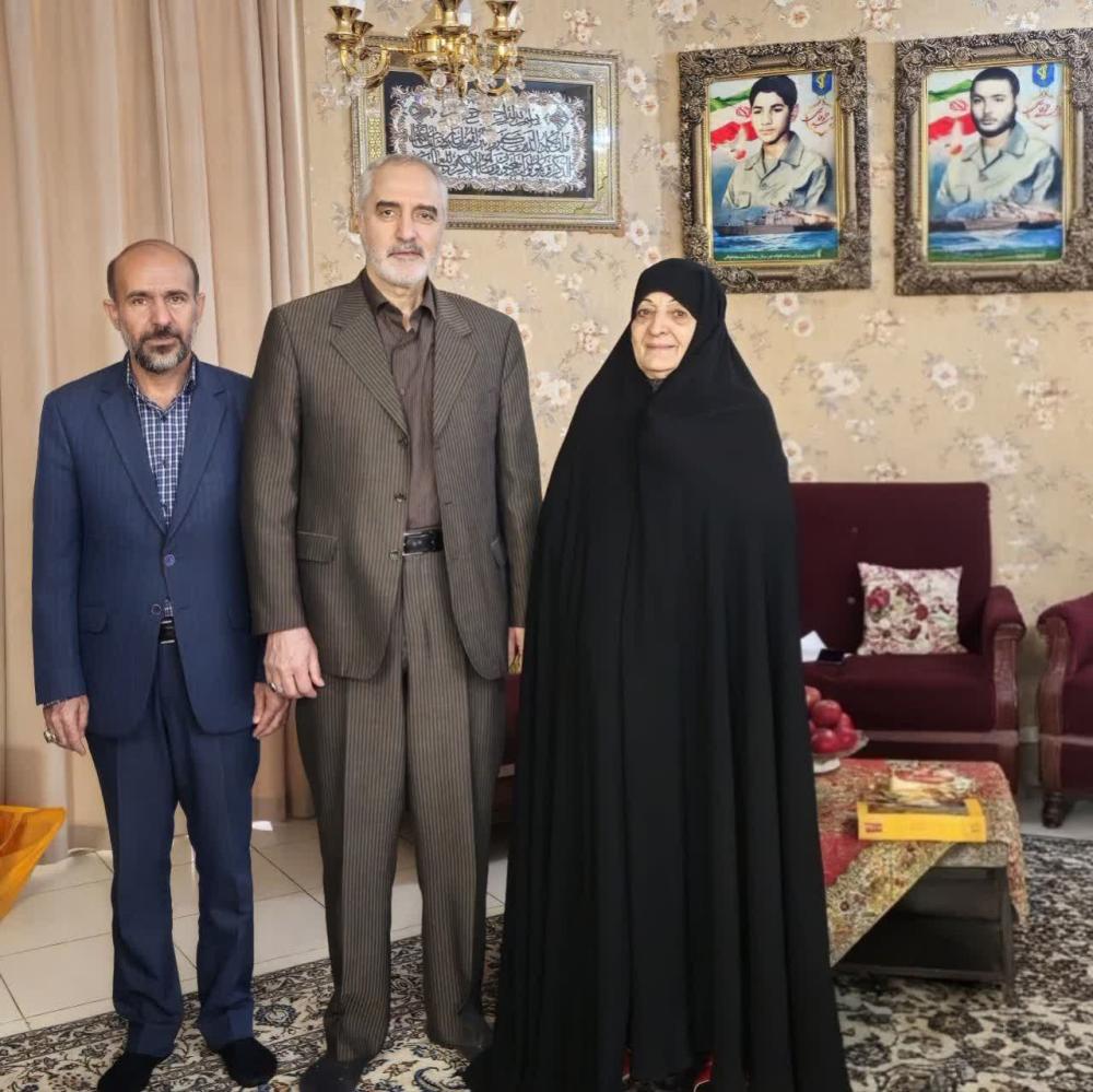 دیدار معاون هماهنگ کننده سپاه با مادر شهیدان طوقانی