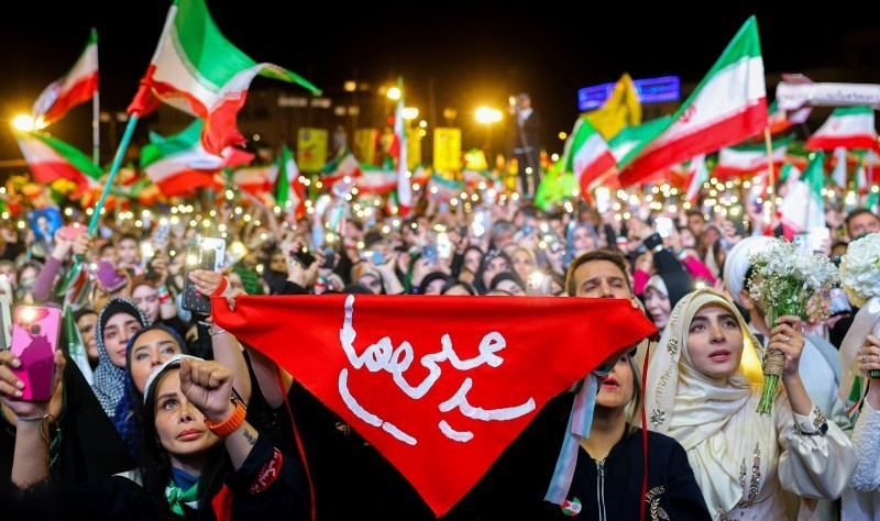 موجها و حماسههای تکرار نشدنی در میدان انقلاب تهران ۲