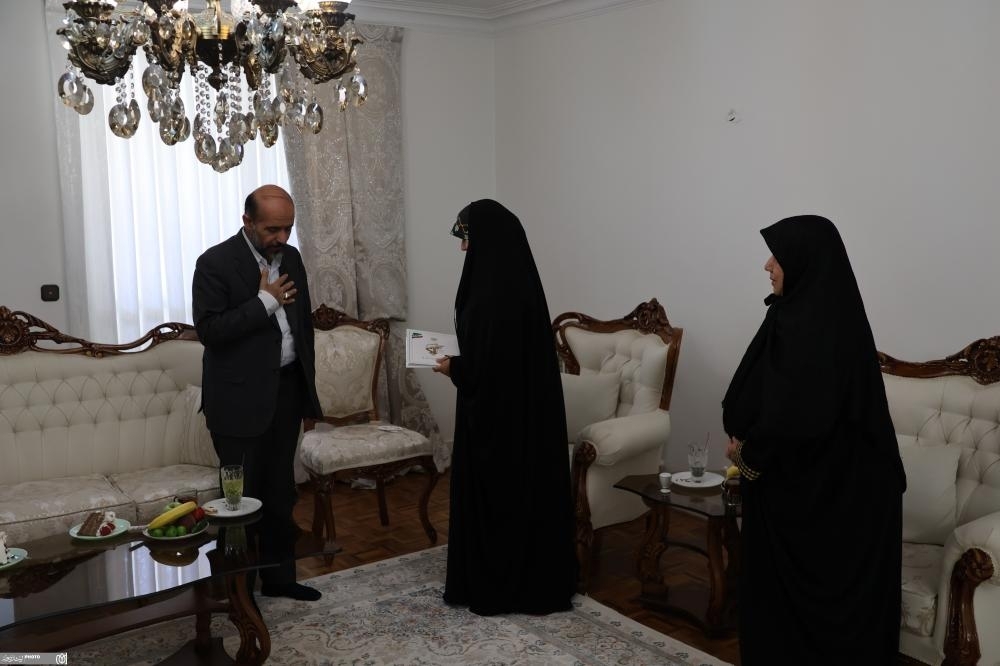 دیدار سردار منصوری با خانوادۀ شهید مدافع امنیت مسعود مرادزاده