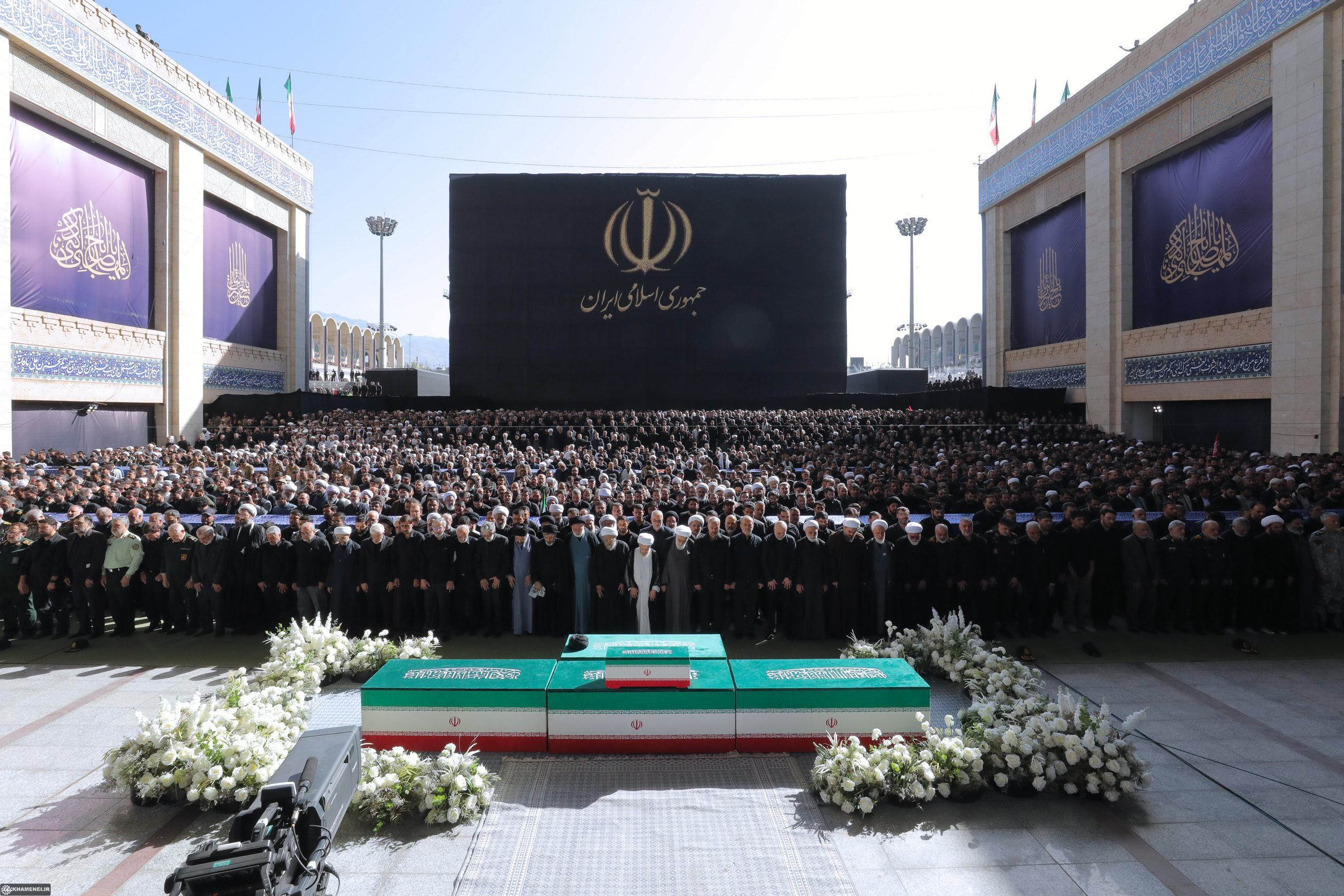 اقامه بزرگترین نماز تاریخ ایران و اسلام