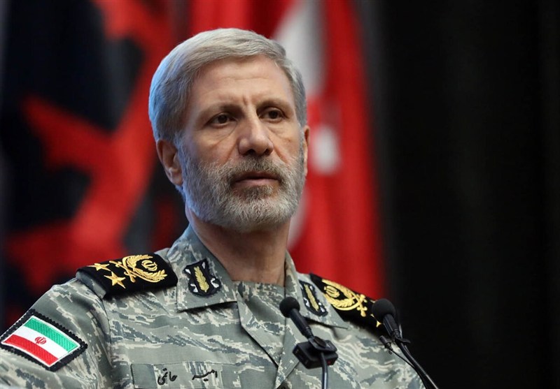 سرلشکر حاتمی: ما تنگه هرمز را کنترل و به آمریکایی‌ها شلیک می‌کنیم