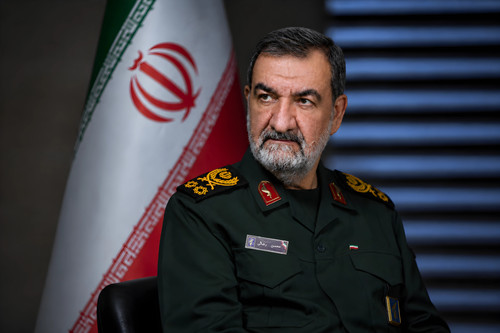 سرلشکر رضایی: جنگ اقتصادی را خنثی می‌کنیم/همراهی با آمریکا یعنی دشمنی با ایران