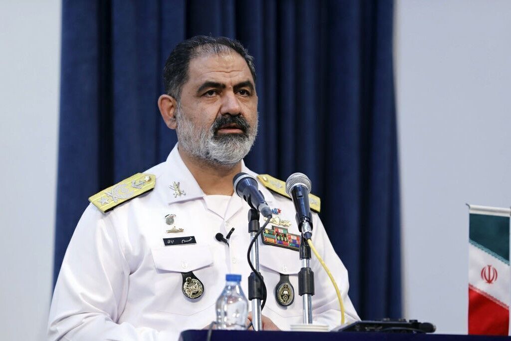 الأدمیرال إیرانی: خلال الحرب الاخیرة قوة الدفاع الجوی حمت اجواء الوطن بشجاعة وجاهزیة