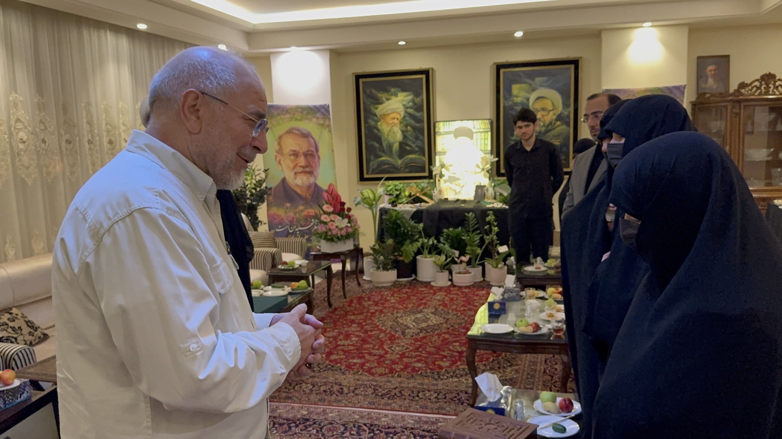 دیدار قالیباف با خانواده شهیدان لاریجانی و سلیمانی
