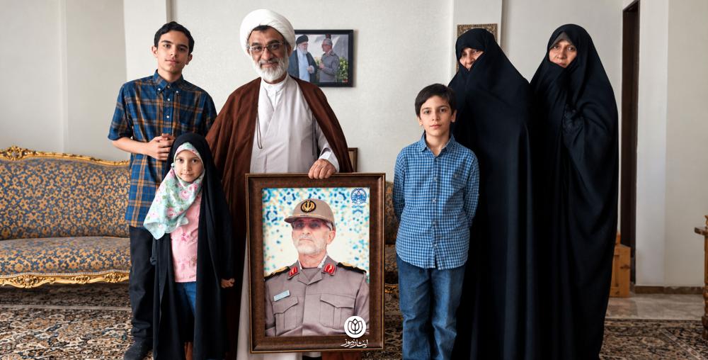 دیدار دبیر شورای عالی انقلاب فرهنگی با خانواده شهیدان باقری و شیرازی