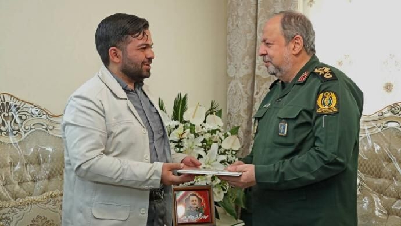 دیدار سرپرست وزارت دفاع با خانواده شهید بابائیان