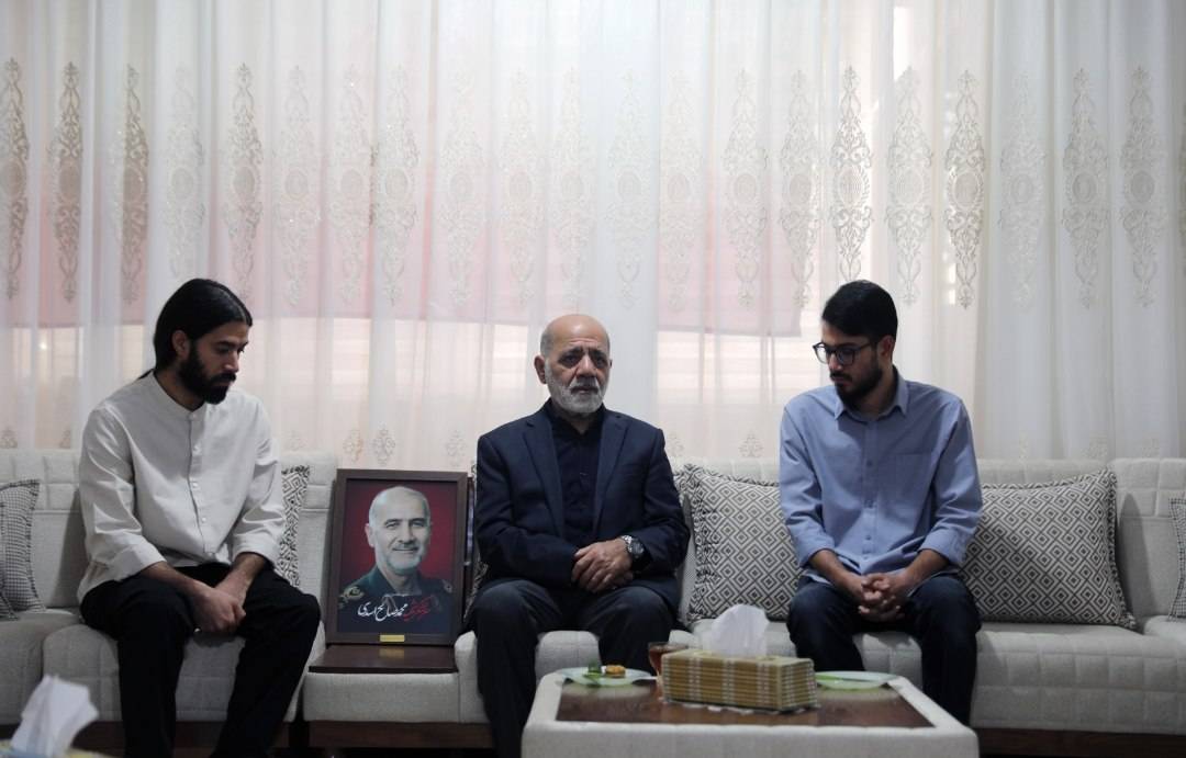 دیدار فرمانده ستاد کل نیروهای مسلح با خانواده سرلشکر شهید اسدی