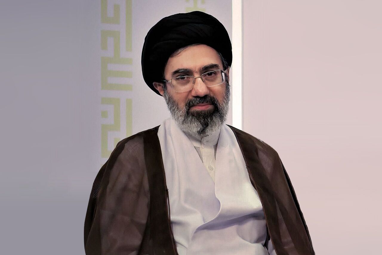 رئیس مجلس الشورى الاسلامی یلتقی قائد الثورة الاسلامیة